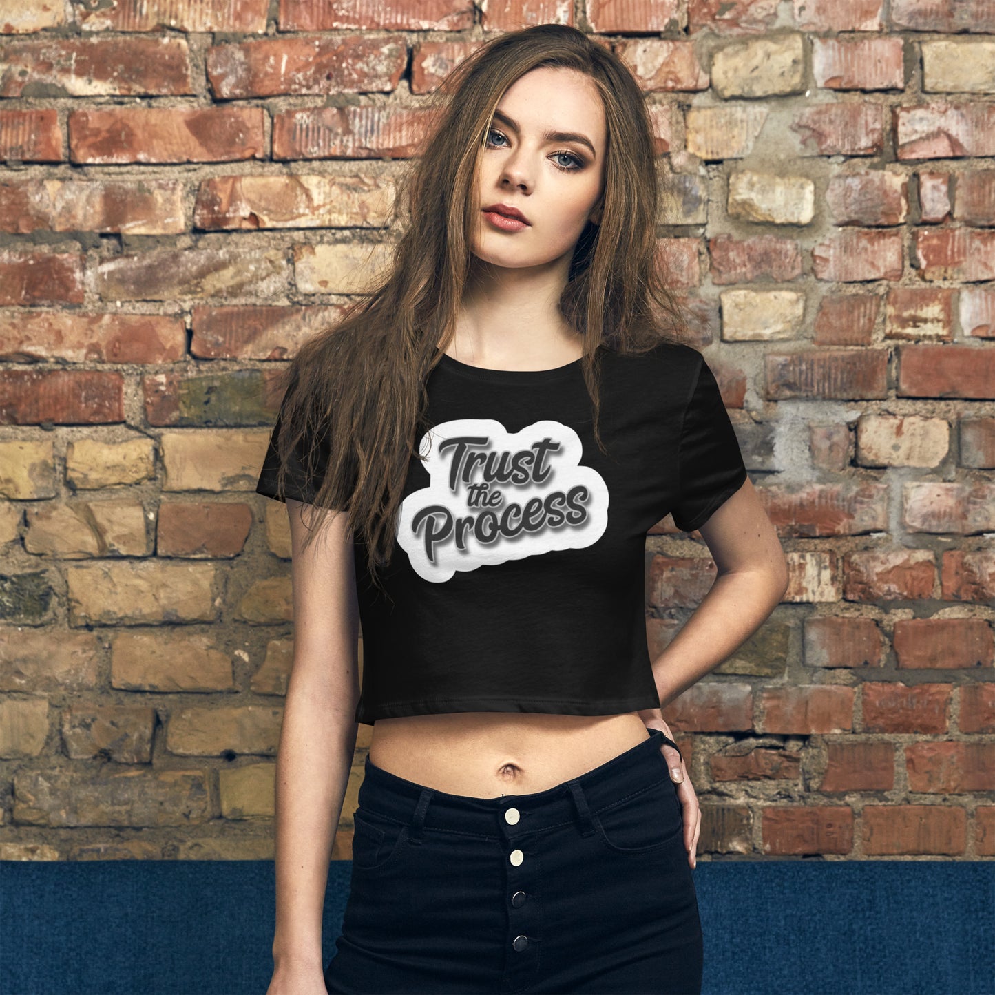  A stylish and versatile women’s crop tee with a soft, breathable fabric.